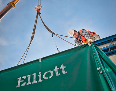 Slinger on a cotainer attaching hooks